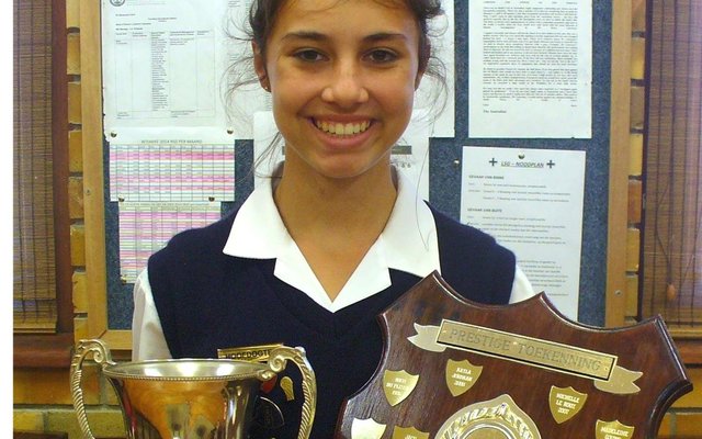 Dux-leerder & Veelsydigste leerder:     Fiona Fourie